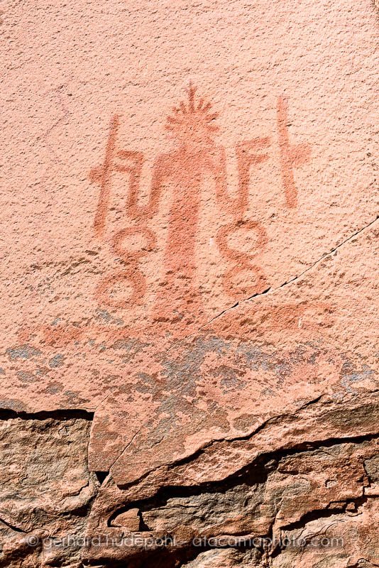 Closeup of ancient human rock painting "el senor de los baculos" en Rio Loa, Calama (D5C3736.jpg) Closeup of ancient human rock painting "el senor de los baculos" en Rio Loa, Calama (D5C3736.jpg)