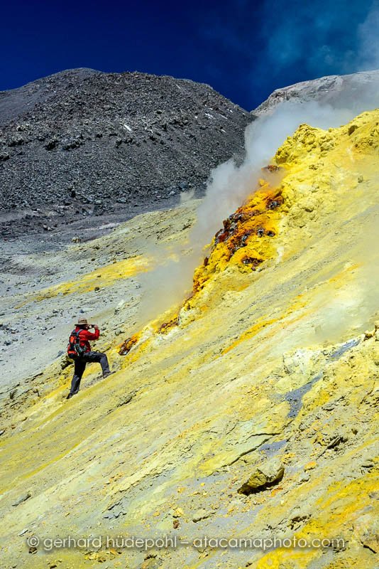 Person at the sulfur fumaroles of Lastarria volcano at 5000 meters altitude, Chile (D8B1401.jpg) Person at the sulfur fumaroles of Lastarria volcano at 5000 meters altitude, Chile (D8B1401.jpg)